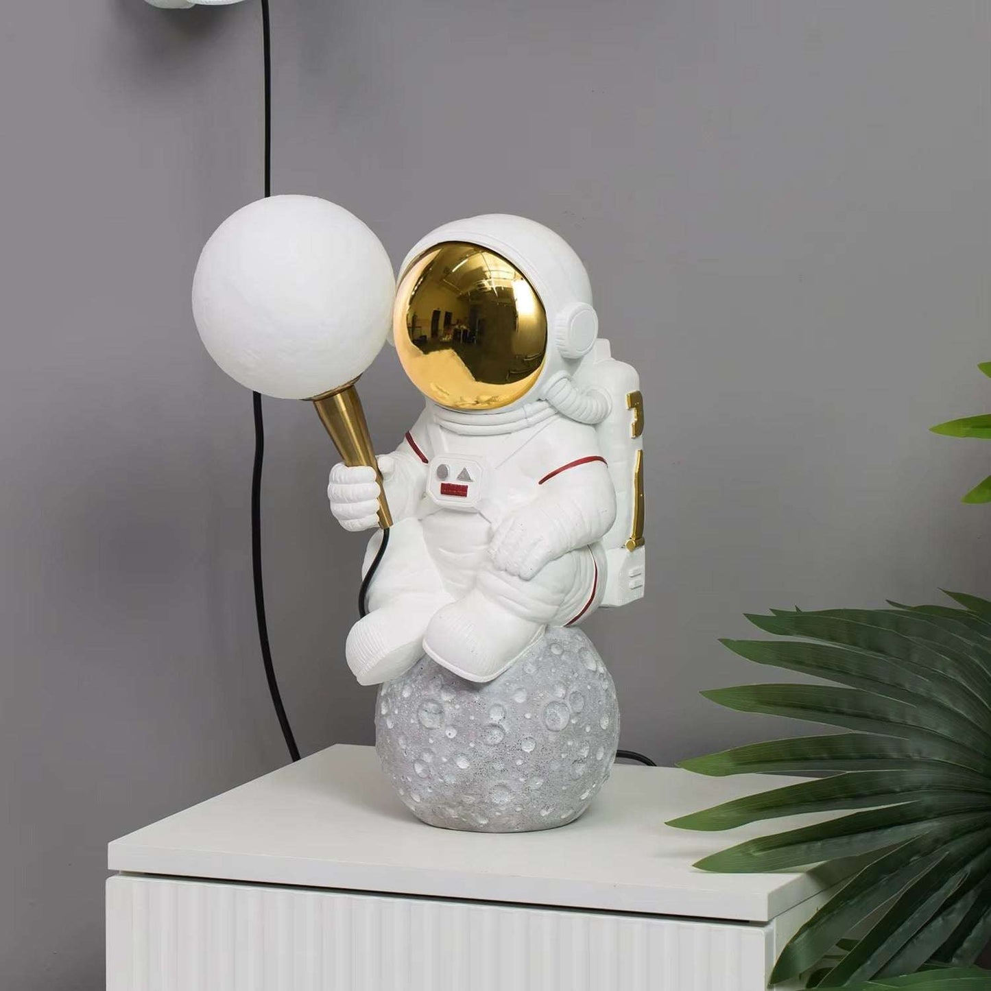 LAMPE DE TABLE ASTROME BLANC